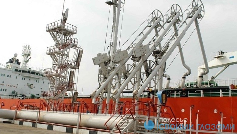 Танкер с азербайджанской нефтью для Мозырского НПЗ прибыл в Одессу