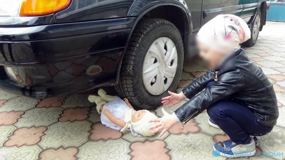 Ребенок под колесами во дворе или на парковке: кто виноват?
