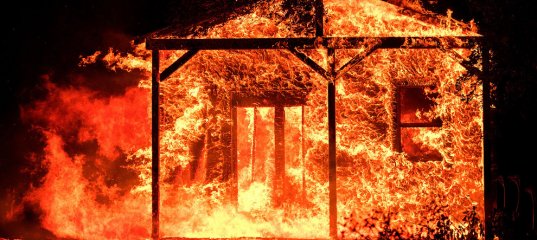 Пожар у "Лазни": пострадавших нет (видео)