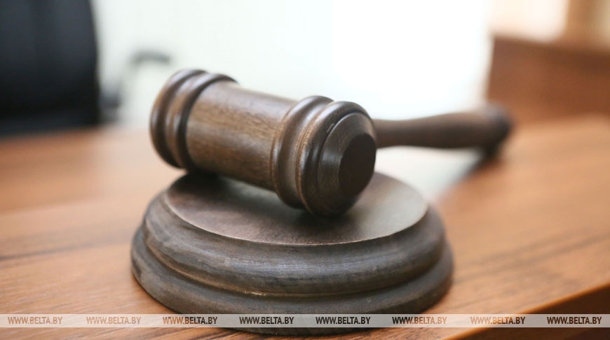 В Мозыре суд вынес приговор двум парням, бросавшим камни в автозак