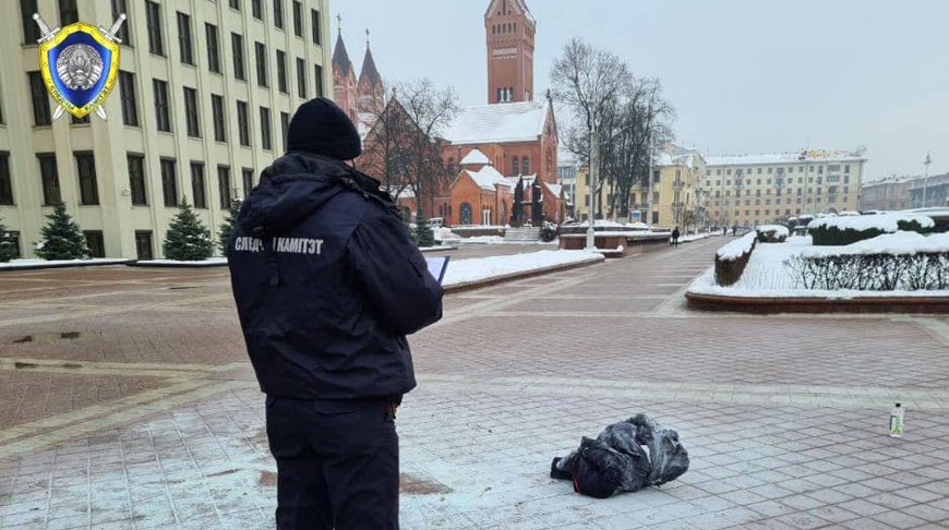 У Дома правительства в Минске мужчина, вероятно, совершил самоподжог. Он доставлен в больницу с ожогами более 50% тела