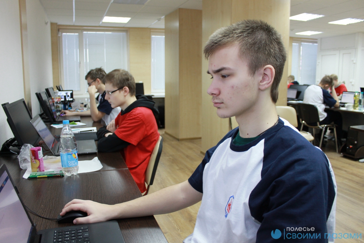 Белорусские школьники завоевали 8 дипломов на международной олимпиаде по программированию. лучшим стал мозырянин