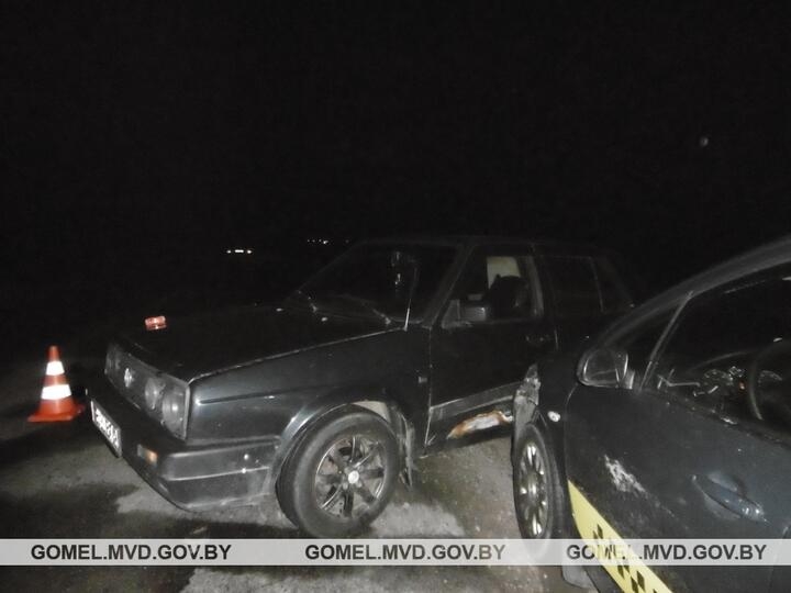 В Мозырском районе Peugeot при обгоне сбил пешехода и врезался в Volkswagen