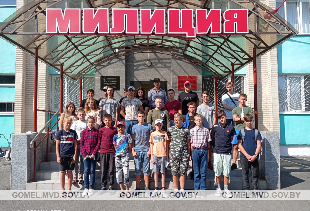 «Мы против наркотиков!». В Калинковичском РОВД прошла встреча с подрастающим поколением