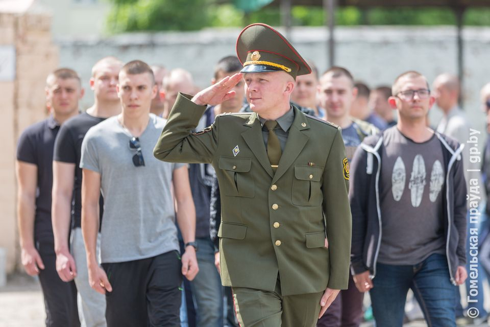 В Беларуси призывники отправятся в армию раньше обычного