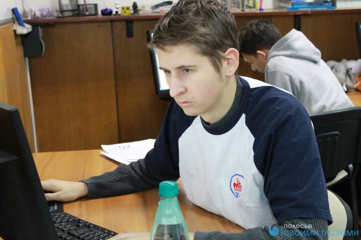 У школьников Мозыря три диплома российской олимпиады по программированию