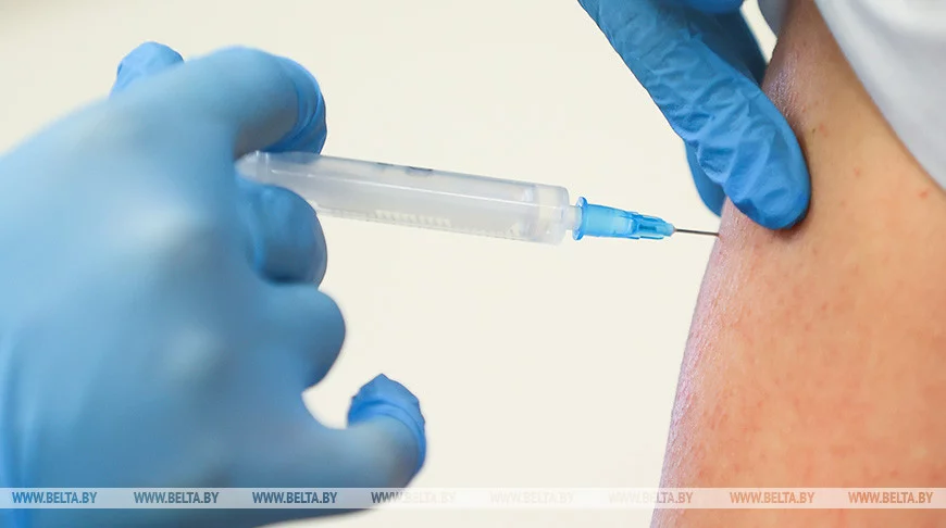 Минздрав: имеющиеся в стране вакцины эффективны против омикрона