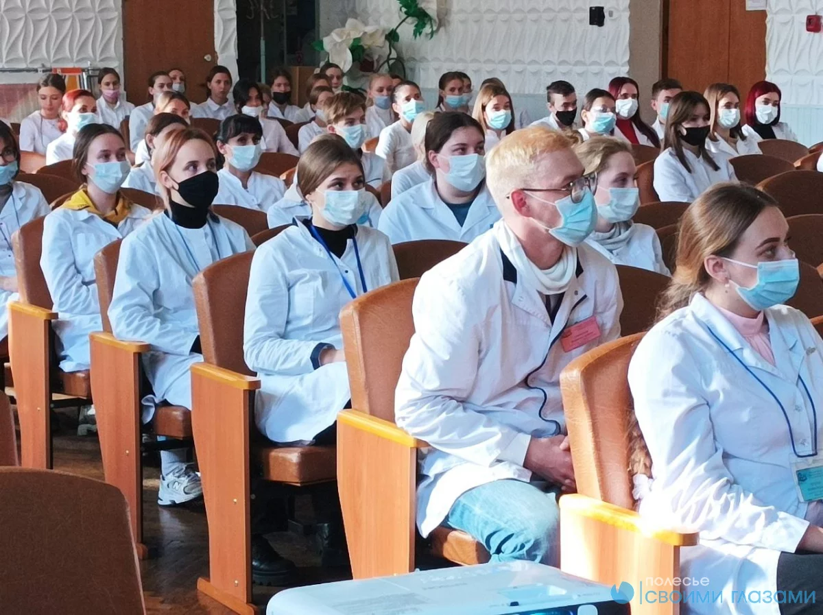 Профсоюзные стипендии получили отличники Мозырского медколледжа