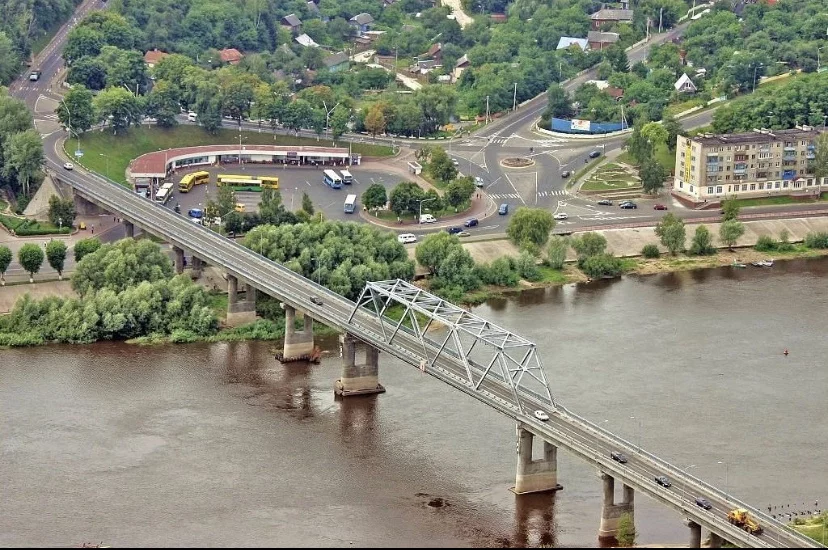 Светофор и одна полоса. Мост на Калинковичи ждут изменения