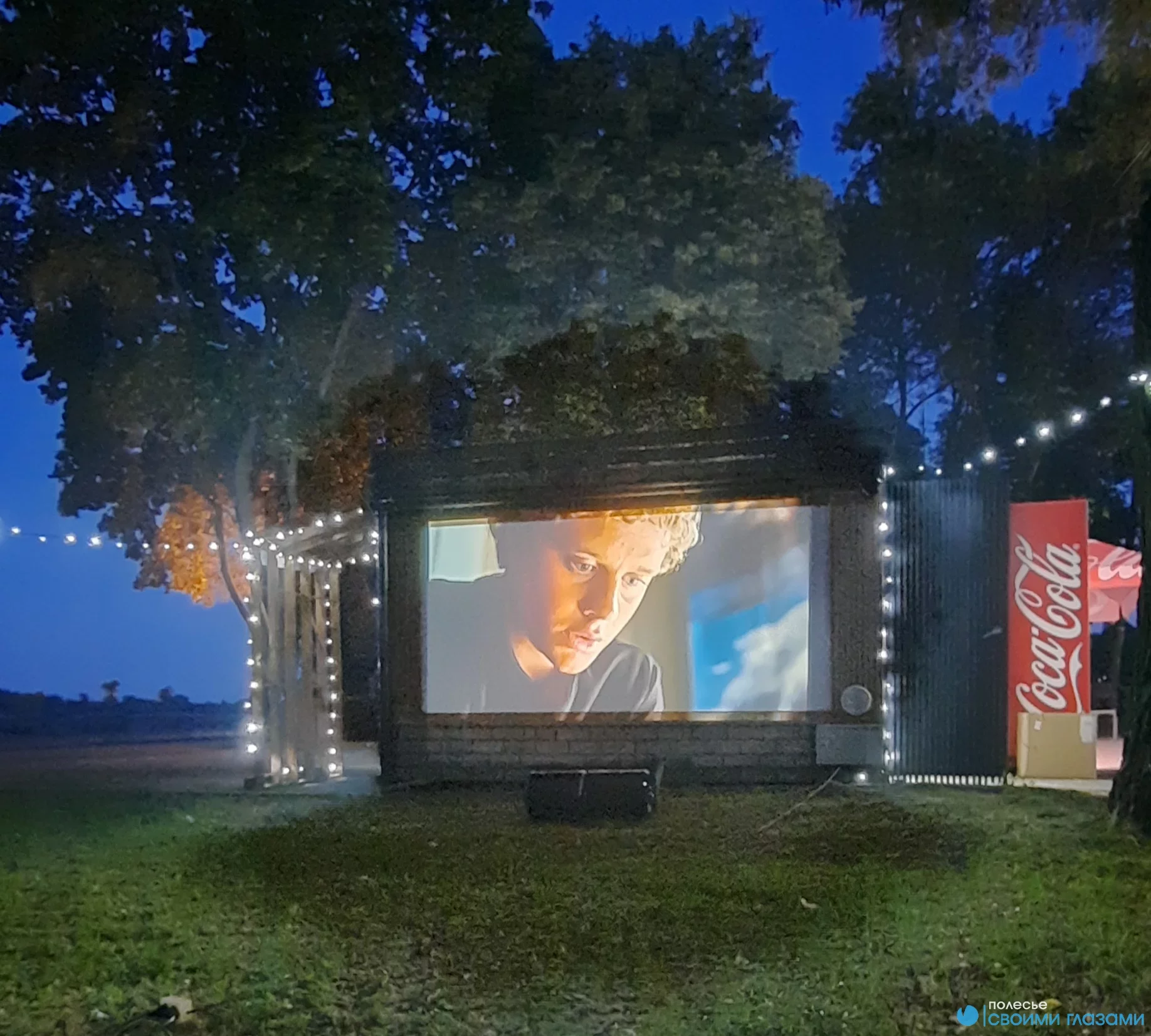 Кино под открытым небом начинают показывать в городском парке