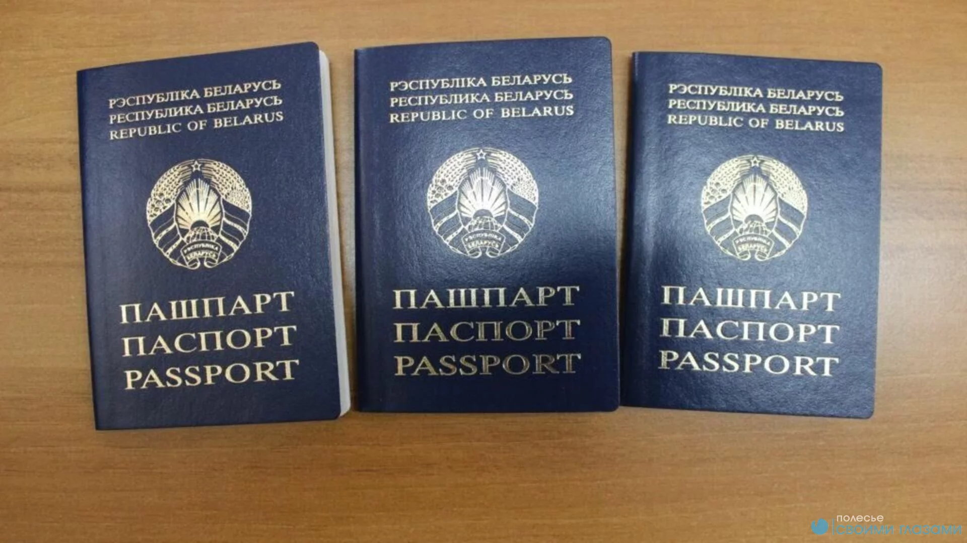 Белорусам за границей больше не будут выдавать паспорта