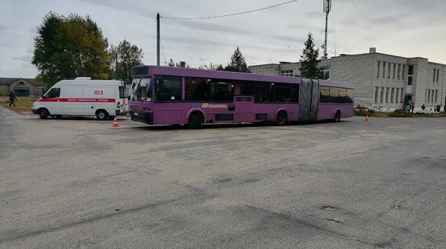 В Жлобинском районе ногу мальчика придавило колесом автобуса