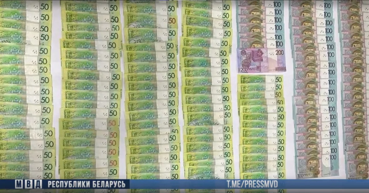 Милиционеры вернули деньги жертвам телефонных мошенников