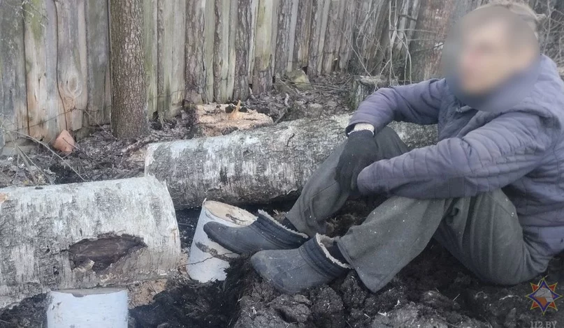 В Калинковичском районе мужчина оказался зажат под деревом
