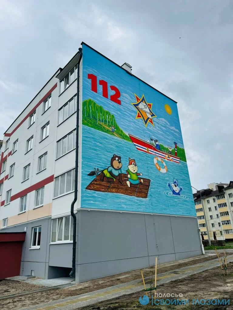 На жилом доме в Калинковичах появилось граффити МЧС