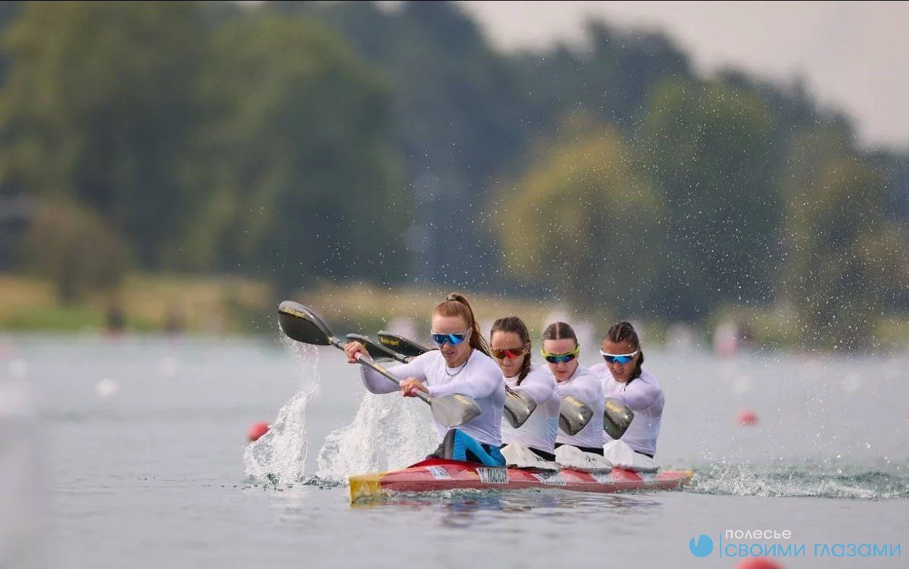 Поздравляем наших байдарочниц с первой наградой мирового форума