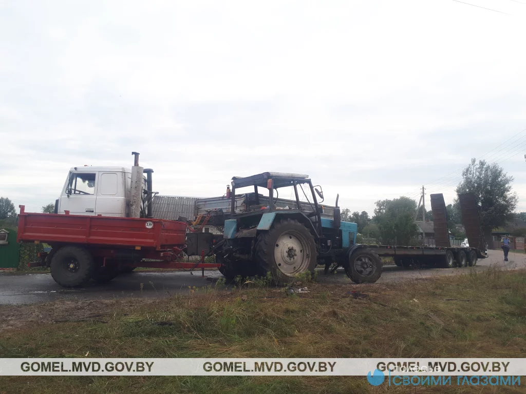 В Мозырском районе большегруз не разминулся с трактором