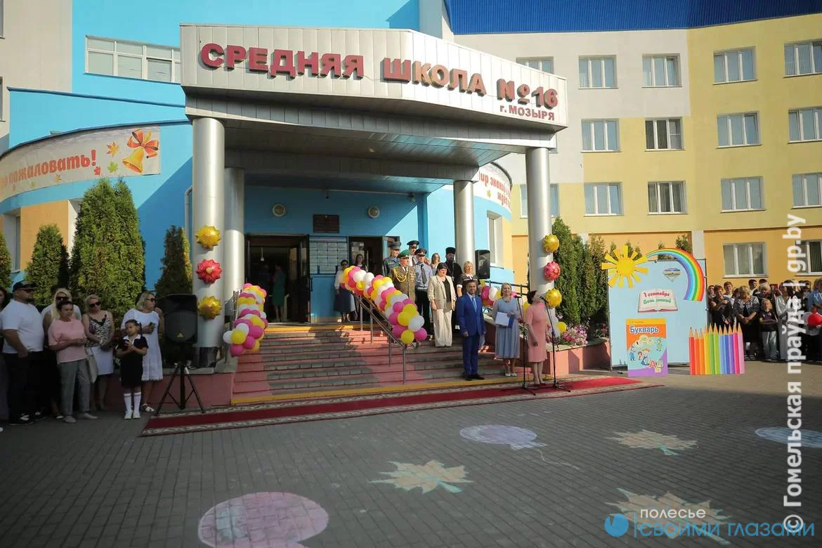 С бантами, улыбками и приятным волнением