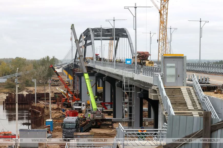 В Мозыре завершается строительство нового моста через Припять