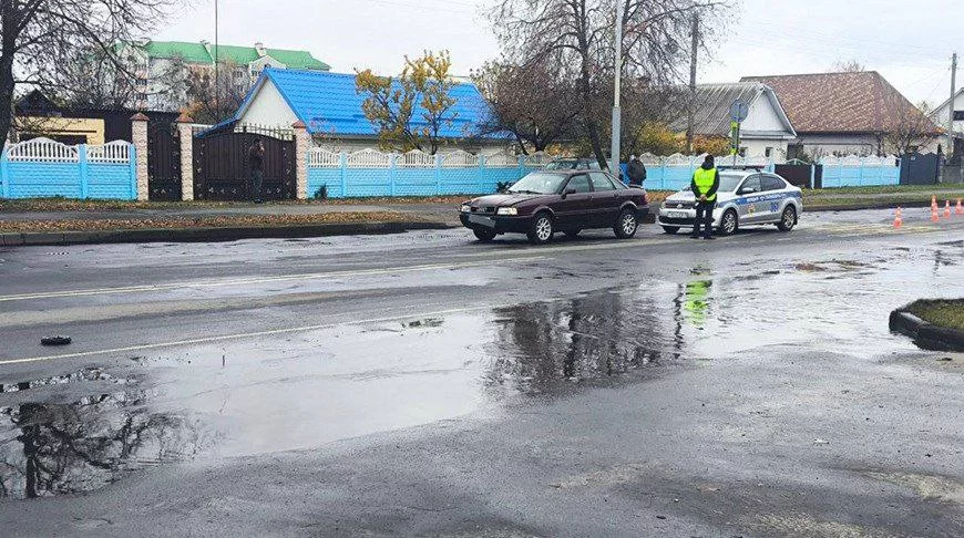 Водитель в Калинковичах сбил женщину с годовалым малышом