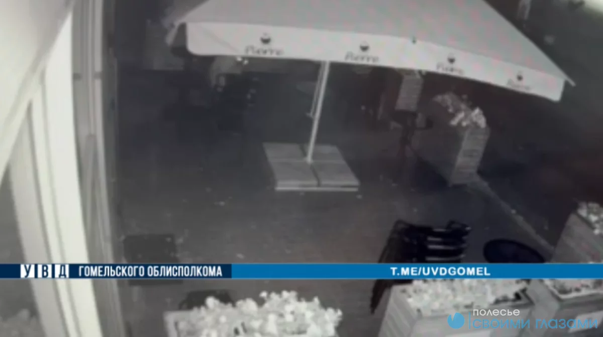В Калинковичах мужчина похитил мебель с террасы городского кафе