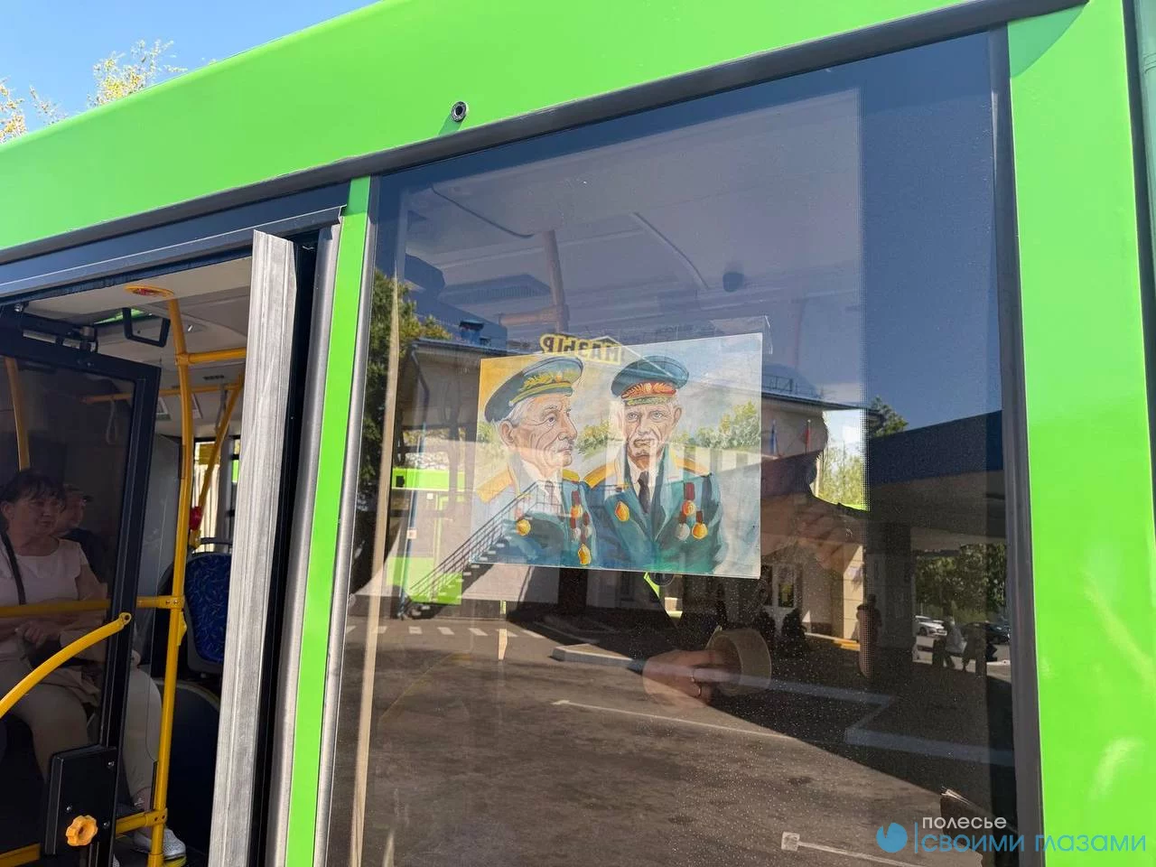 Городской транспорт украсили детскими рисунками к 9 Мая